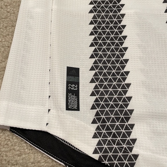 Adidas Angel Di Maria Juventus 2022/23 Home Jersey Men size L brand new with tag - Picture 4 of 9